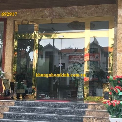 Cửa kính khung inox vàng gương